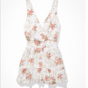 American Eagle Floral Ruffled Romper - size XL, cream